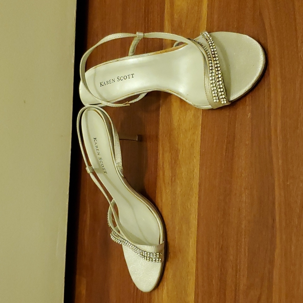 Karen Scott Sandals